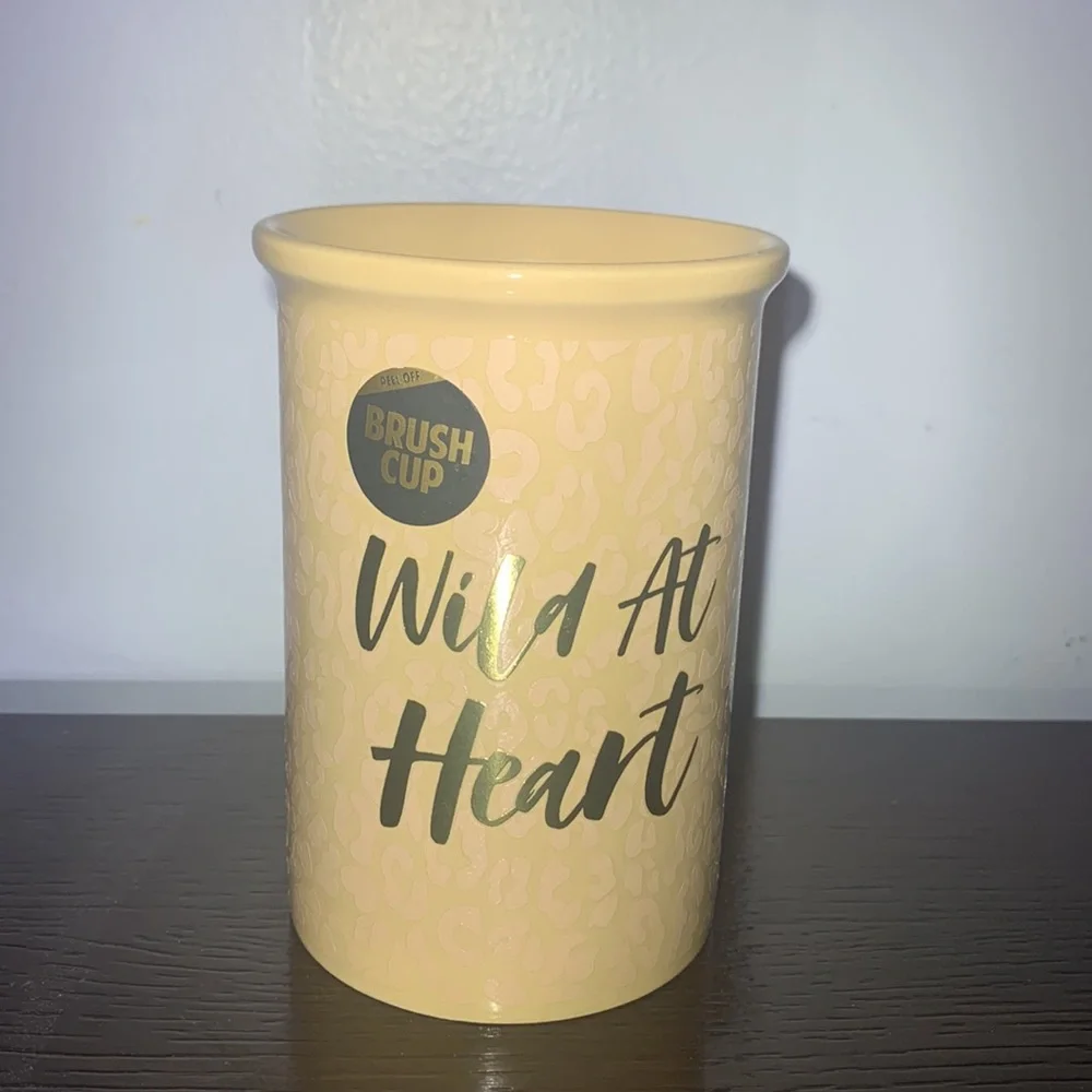 Ceramic Makeup Brush Holder Storage with Cute Saying “Wild at Heart”